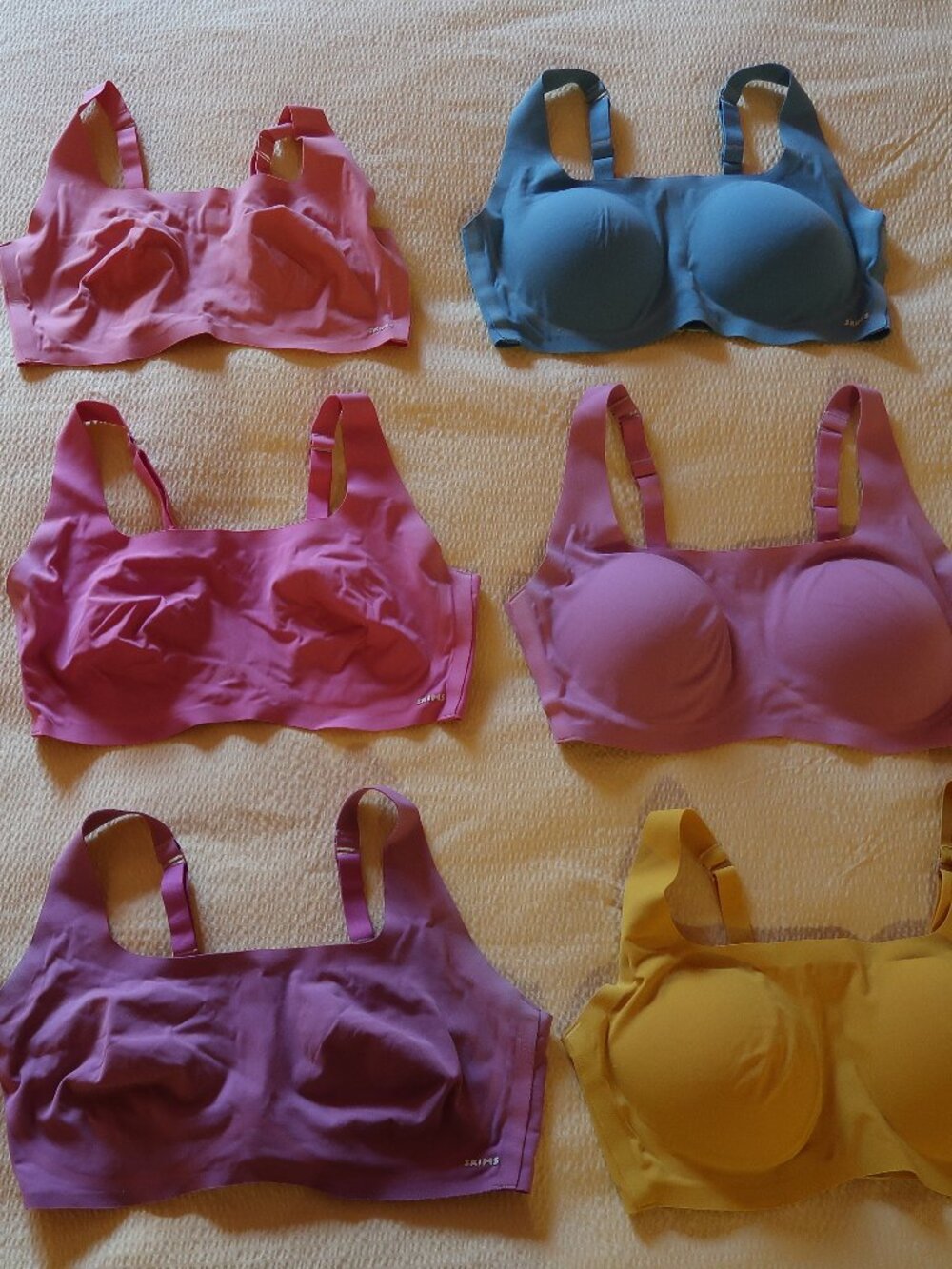 8x SKIMS Naked Scoop Bralette (Size Large)